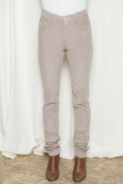 Pantalon 5 poches velours fines côtes stretch 80% coton 18% polyamide 2% élasthanne