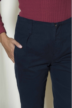 Pantalon court gabardine stretch 93% coton 6% laine 1% elasthanne