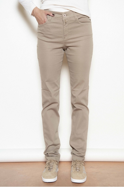 Pantalon 5 poches en "satin stretch" 66% coton 31% polyamide 3% élasthanne