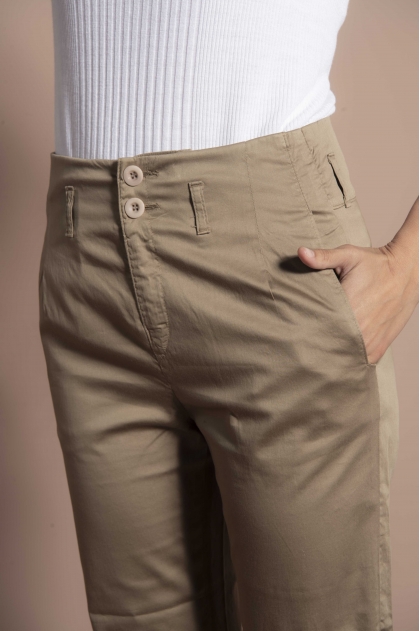 Pantalon court satin léger 97% coton 3% élasthanne