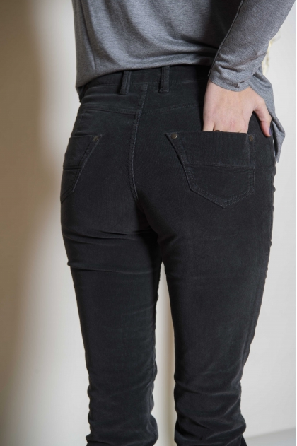 Pants 5 pockets velvet fine ribbed stretch 80% cotton 18% polyamide 2% elastane