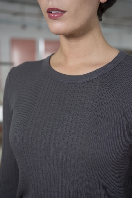 Long-sleeved t-shirt in ribbed Richelieu knit 85% viscose and 15% silk