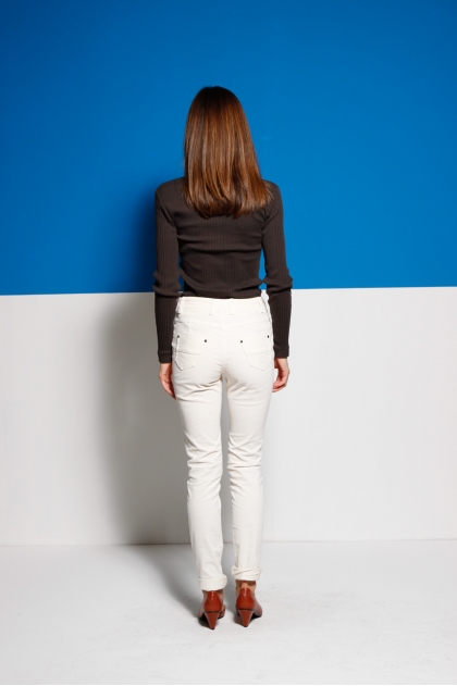 Pantalon slim  5 poches en "satin strech" 66% Coton 31% polyamide 3% Elasthanne