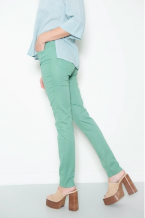 Pantalon slim  5 poches en "satin strech" 67% Coton 31% polyamide 2% Elasthanne