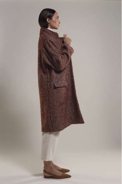 Lined coat 32% wool 40% acrylic 23% polyester 5% other fibers