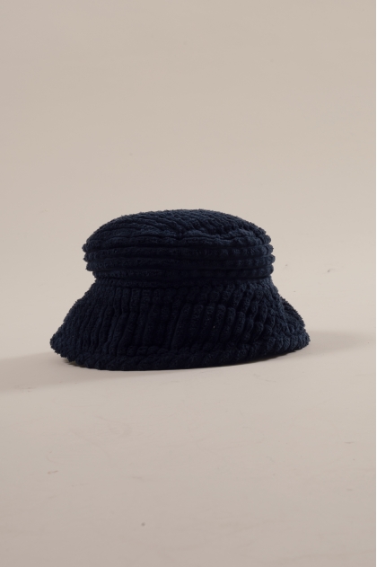 Hat in large patinated velvet