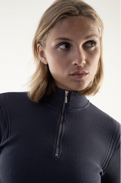 100% cotton zipped funnel neck T-shirt