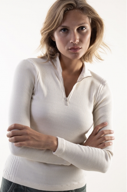 100% cotton zipped funnel neck T-shirt