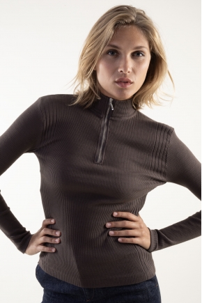 100% cotton zipped funnel neck T-shirt