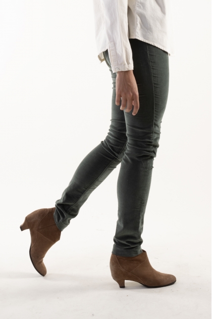Pants 5 pockets velvet fine ribbed stretch 80% cotton 18% polyamide 2% elastane