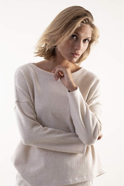 T-shirt 70% Cotton 20% Acrylic 3% Viscose 3% Polyester 2% Polyamide 2% Elastane