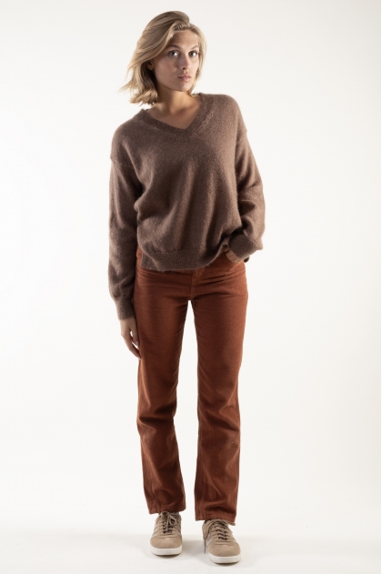 Pull V fendu sur les côtés 50% mohair superkid 32% polyamide 18% laine mérinos extrafine