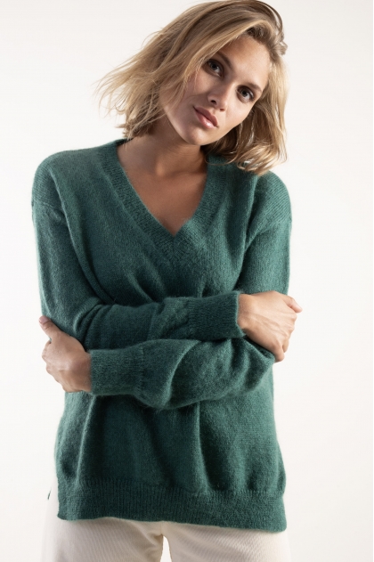 Pull V fendu sur les côtés 50% mohair superkid 32% polyamide 18% laine mérinos extrafine
