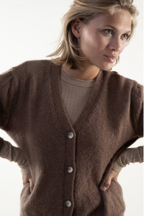 Gilet 50% mohair superkid 32% polyamide 18% laine mérinos extrafine