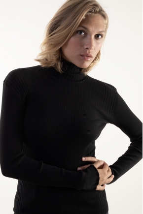 Ribbed brogue knit turtleneck sweater
