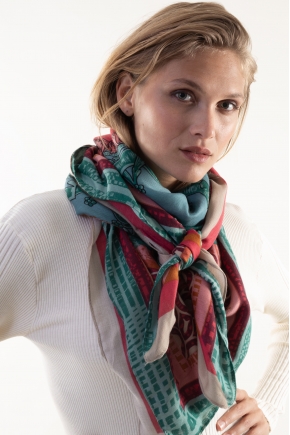 Scare Scarf 80% viscose 20% wool
