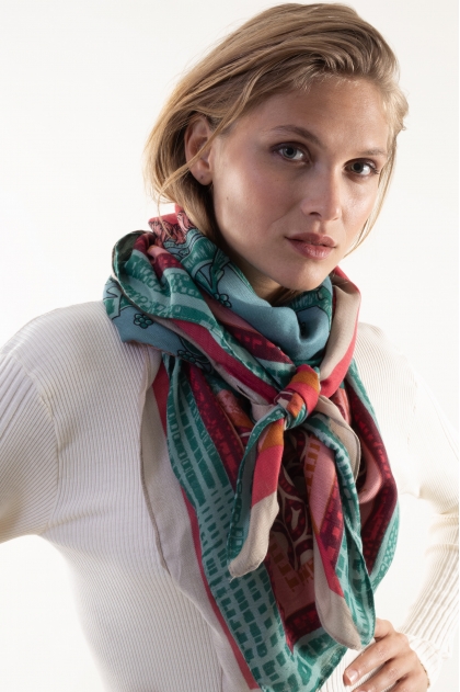 Scare Scarf 80% viscose 20% wool