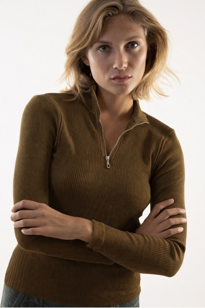 100% cotton zipped funnel neck T-shirt