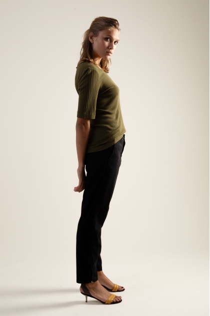 Pantalon court 66% Coton 31% Polyamide 3% Elasthanne