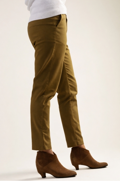 Pantalon court 66% Coton 31% Polyamide 3% Elasthanne