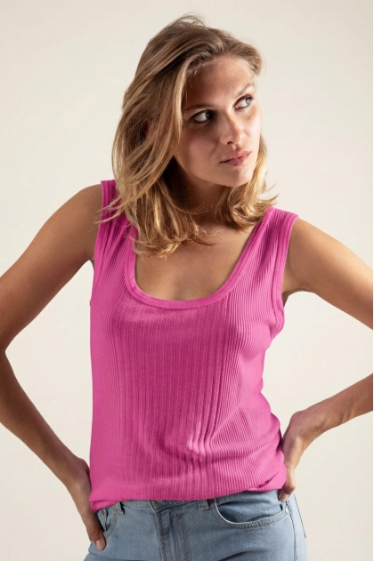 Débardeur en maille Richelieu côtelée 85 % viscose et 15 % soie