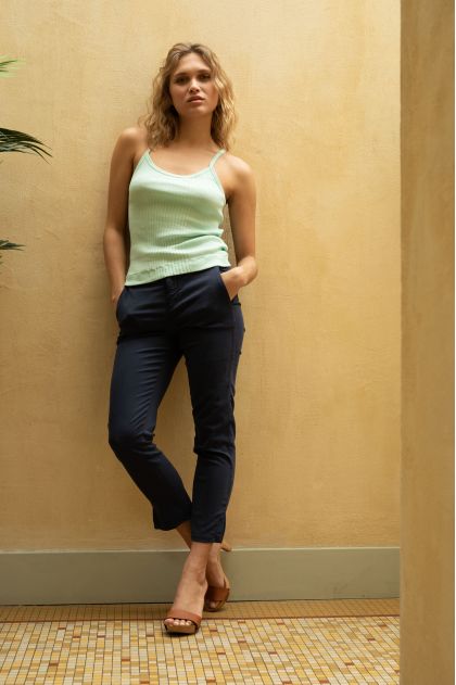 Short pants 66% Cotton 31% Polyamide 3% Elastane