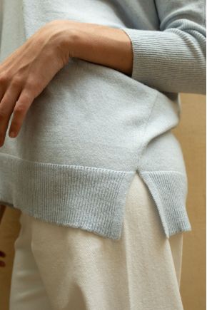Sweater: 35% Polyamide, 30% Wool, 30% Viscose, 5% Cashmere