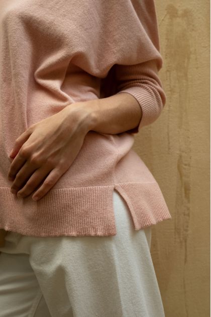 Sweater: 35% Polyamide, 30% Wool, 30% Viscose, 5% Cashmere