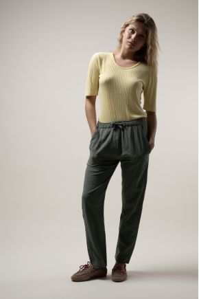 T-shirt: 85% Viscose, 15% Silk
