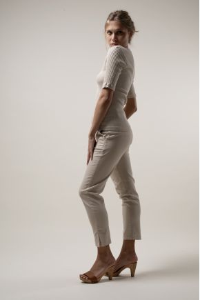 Pantalon court 66% Coton 31% Polyamide 3% Elasthanne