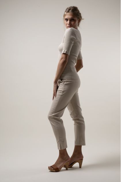 Pantalon court 66% Coton 31% Polyamide 3% Elasthanne