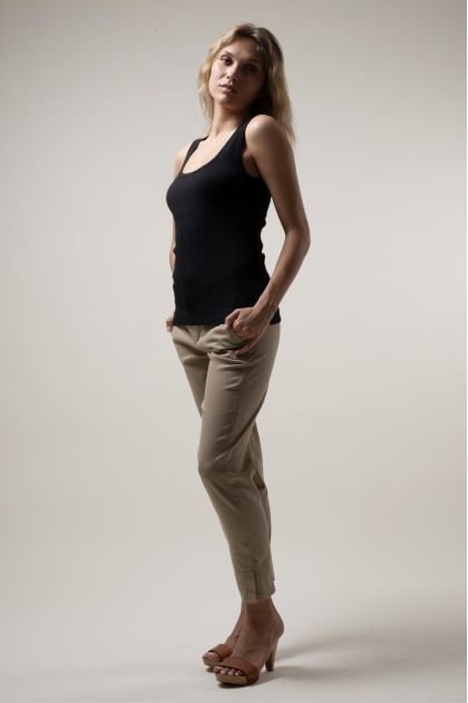 Pantalon court 66% Coton 31% Polyamide 3% Elasthanne