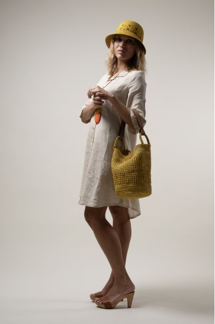 Sac Raphia de couleur tressé avec anse en cuir réglable