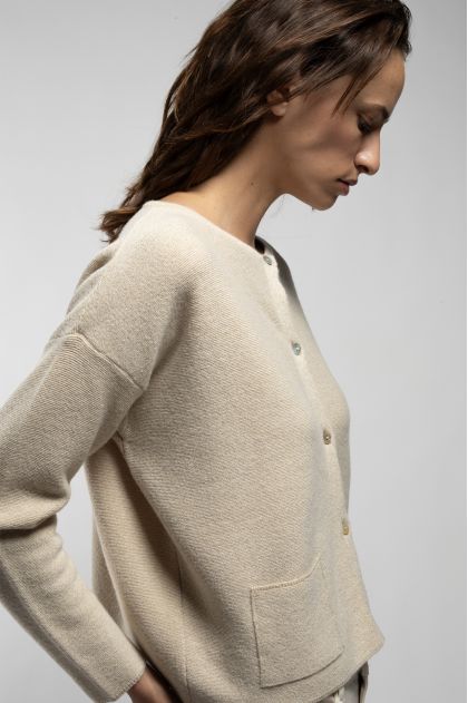 Cardigan 36% polyamide, 26% wool, 26% viscose, 7% metallic yarn, 5% cashmere