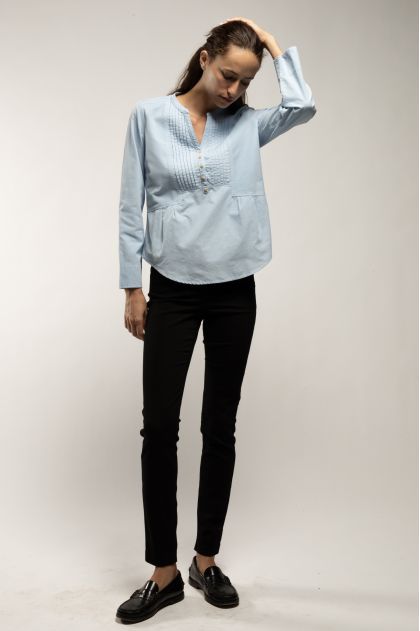 Slim 5-pocket pants in “strech satin” 66% Cotton 31% polyamide 3% Elastane