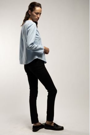 Slim 5-pocket pants in “strech satin” 66% Cotton 31% polyamide 3% Elastane