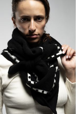 Pointed scarf, 70% wool, 30% cashmere