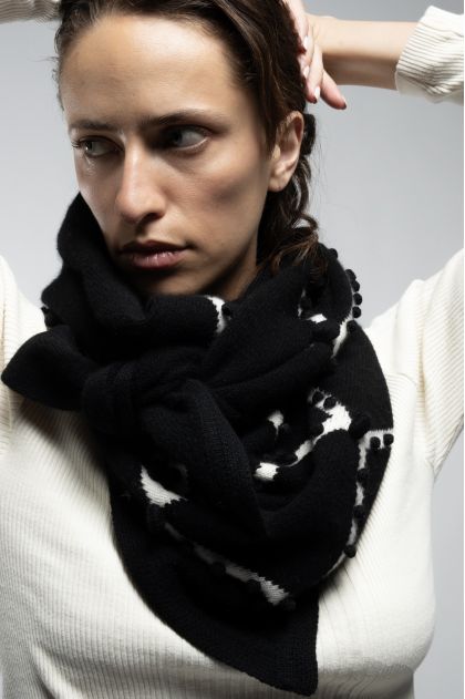 Pointed scarf, 70% wool, 30% cashmere